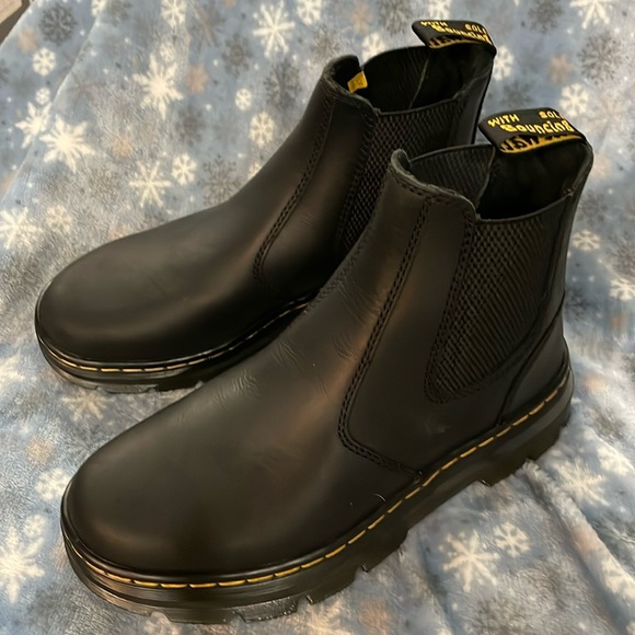 BNIB Doc Marten Embury Boots - Picture 1 of 3